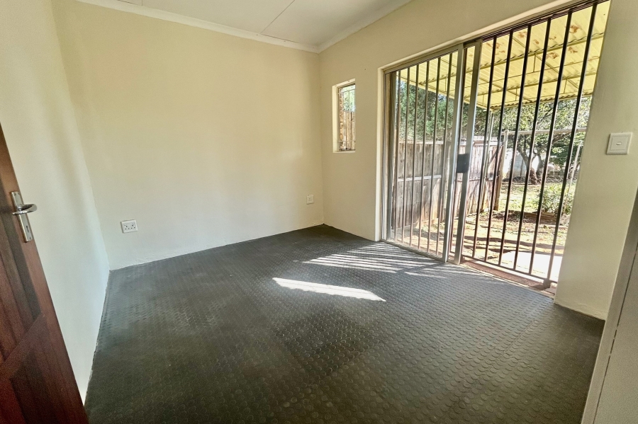 5 Bedroom Property for Sale in Ifafi North West
